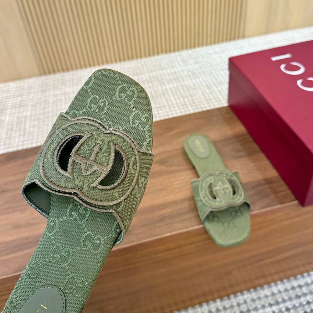 Gvc*1 Women Slide Sandal With Interlocking G Green Gg Canvas 790447 9Sf00 3005