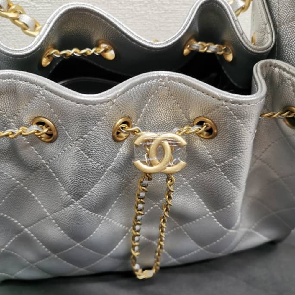 Ch**el 25 Small Handbag Metallic Grained And Gold Tone Metal Silver 26Cm As5293 B20405 Nzv67