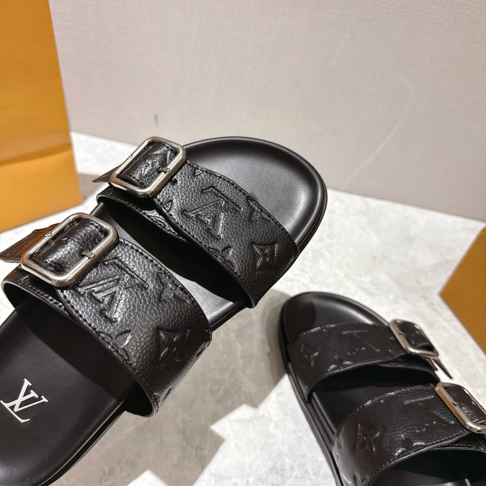 L0vis Vvtt0n LV Venice Mule Black 1AHSJC