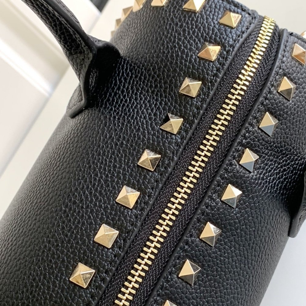 Va1e*ntin0 Caravani Bolsas Rockstud Granato Black 24Cm