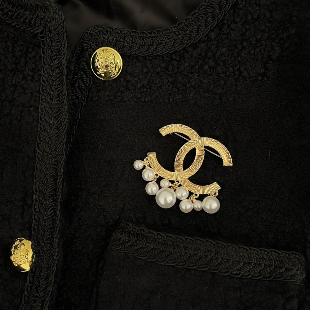 Ch**el Cc Brooch Gold With Pearls