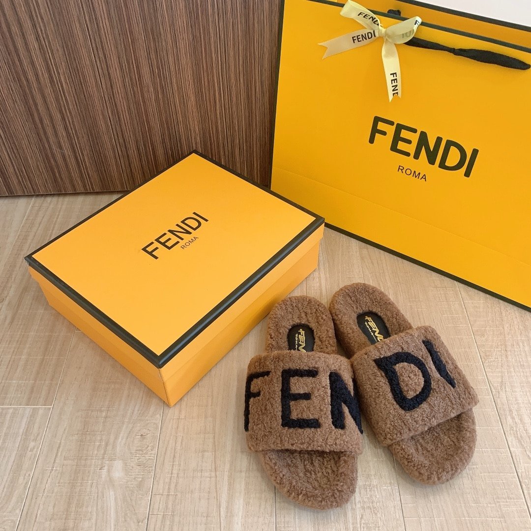 F**di Fleece Slippers Brown