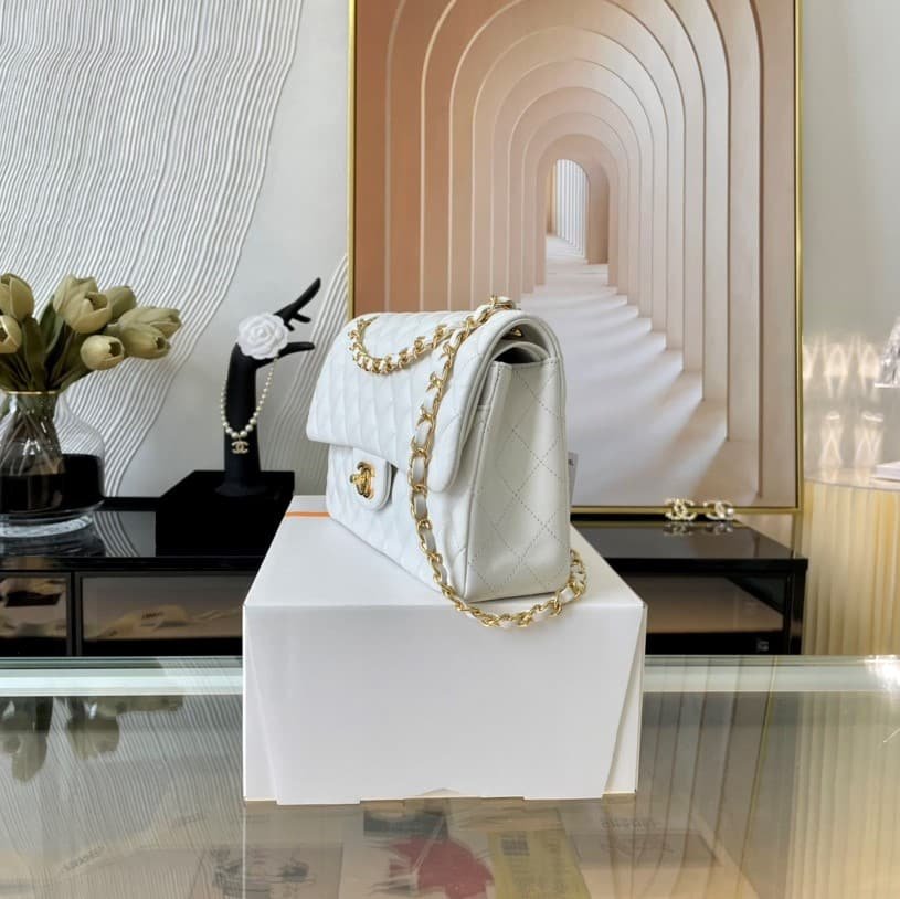 Ch**el Classic Medium Handbag White 25Cm A01112