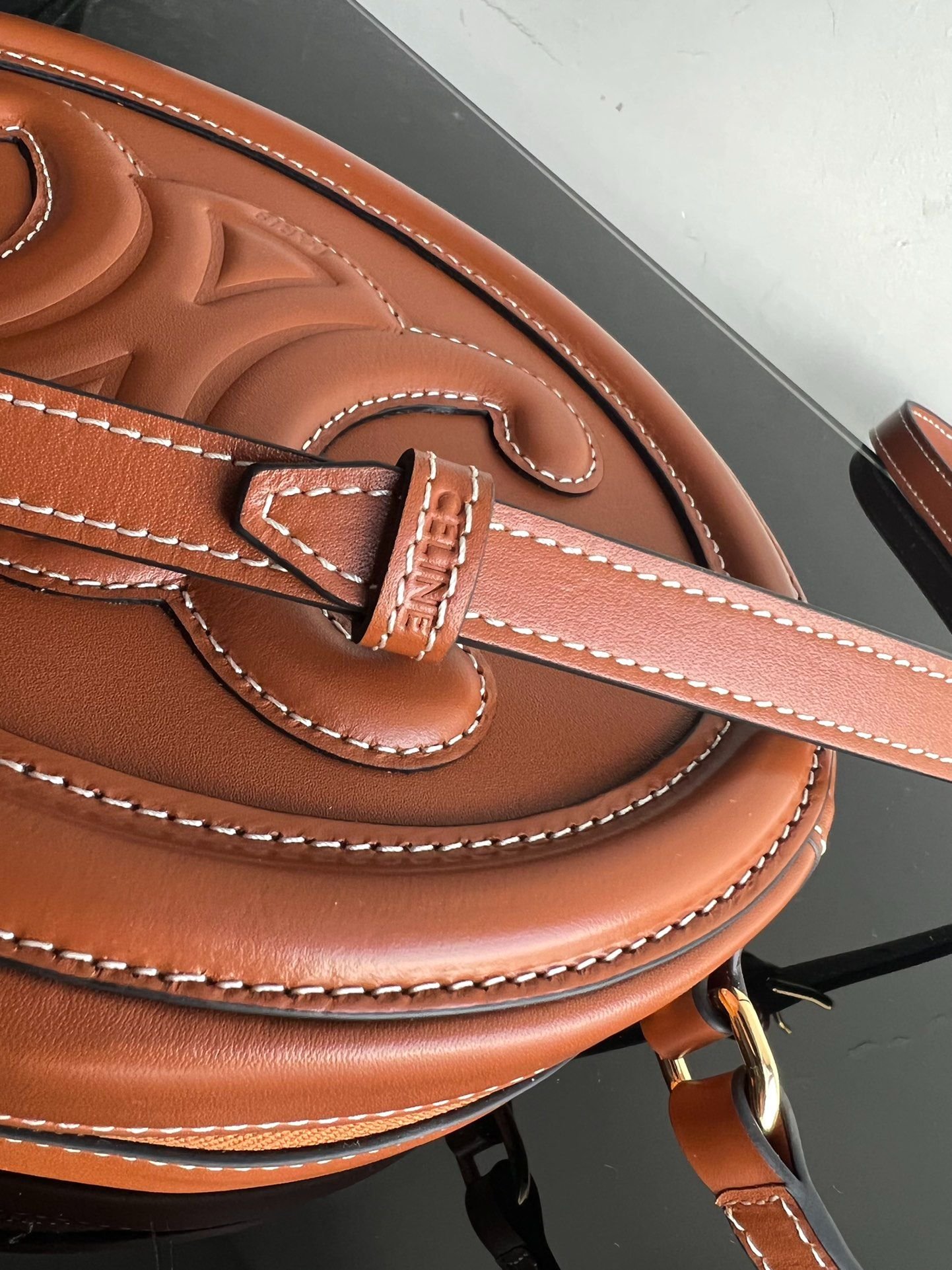 Ce1i*e Crossbody Oval Purse Cuir Triomphe In Smooth Calfskin Tan 10I703Dpq04Lu
