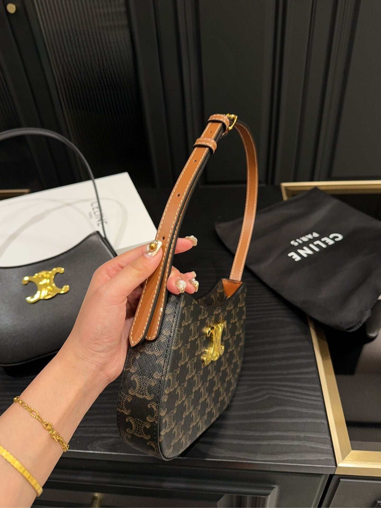 Ce1i*e Medium Tilly Bag In Triomphe Canvas And Calfskin Tan 21Cm 115702Cuz 04Lu