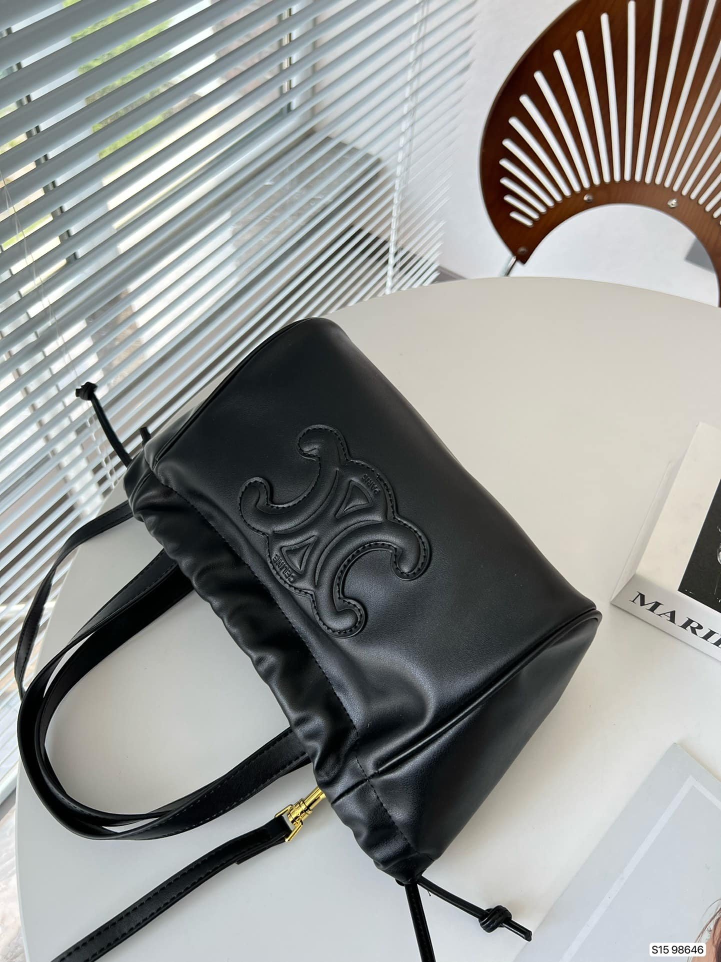 Ce1i*e Small Cabas Drawstring Cuir Triomphe In Smooth Calfskin Black 24Cm 111013Du338No