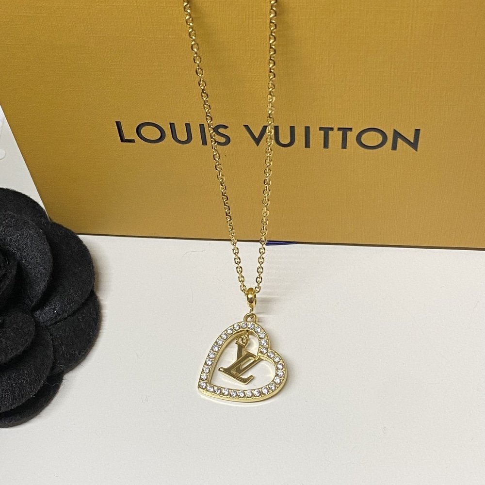 L0vis Vvtt0n My Lv Heart Necklace Gold Tone M02389