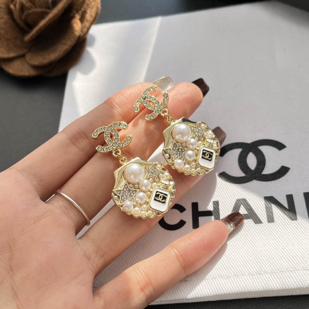 Ch**el Clip On Pendant Earrings Gold Tone Abf071 B19292 Nadgb