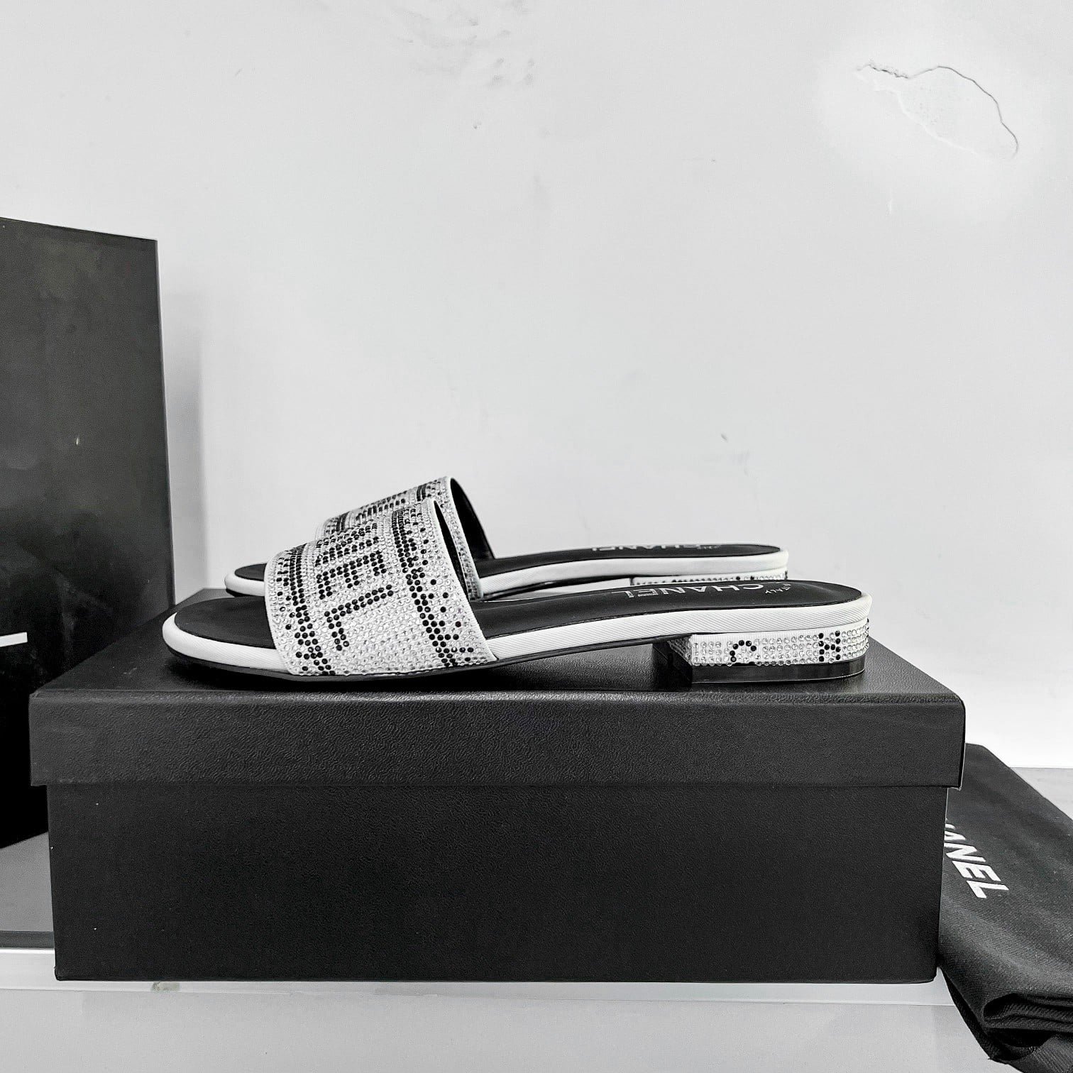 Ch**el 24P Beaded D1am0nd Slippers Silver