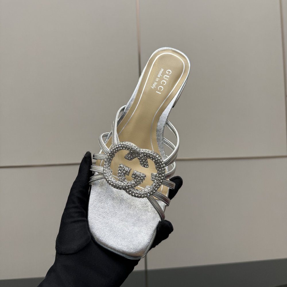Gvc*1 Women Slide With Crystal Interlocking G Silver Leather 852357 Bnc00 1001