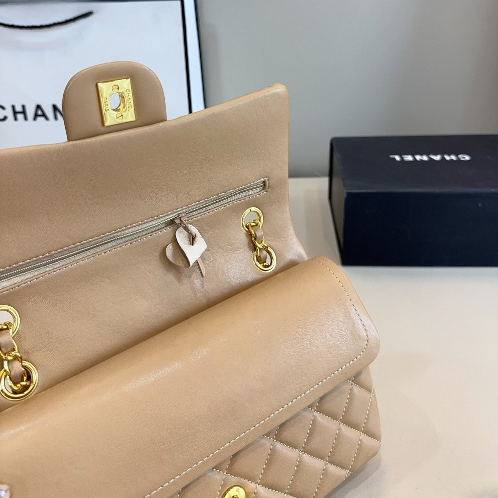 Ch**el Medium Classic Double Flap Beige Gold Hardware 25Cm