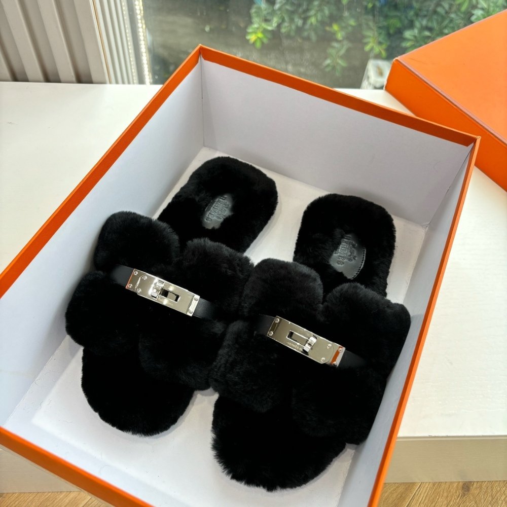 H**me5 Shearling Fur Oran Silver Buckle Sandal Black