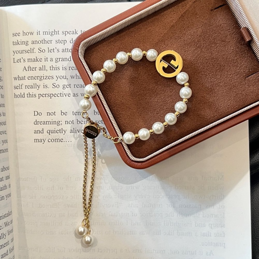 Gvc*1 Interlocking Pearl Bracelet Gold ‎839033 JCF27 8062