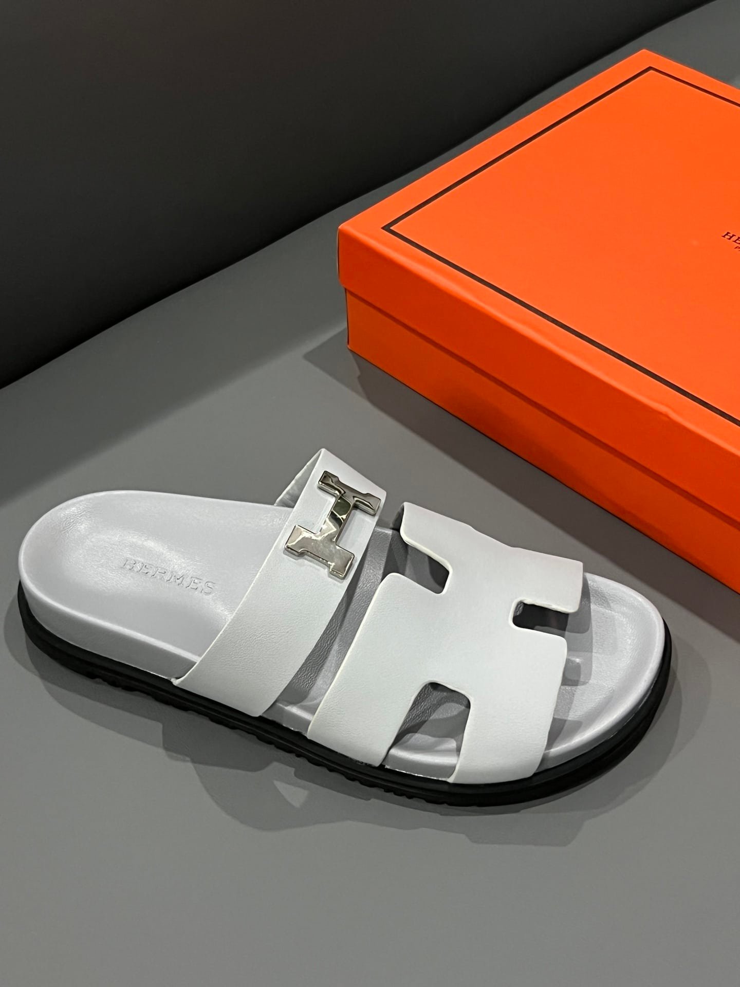H**me5 Chypre Sandal H Logo Silver Hardware Light Grey