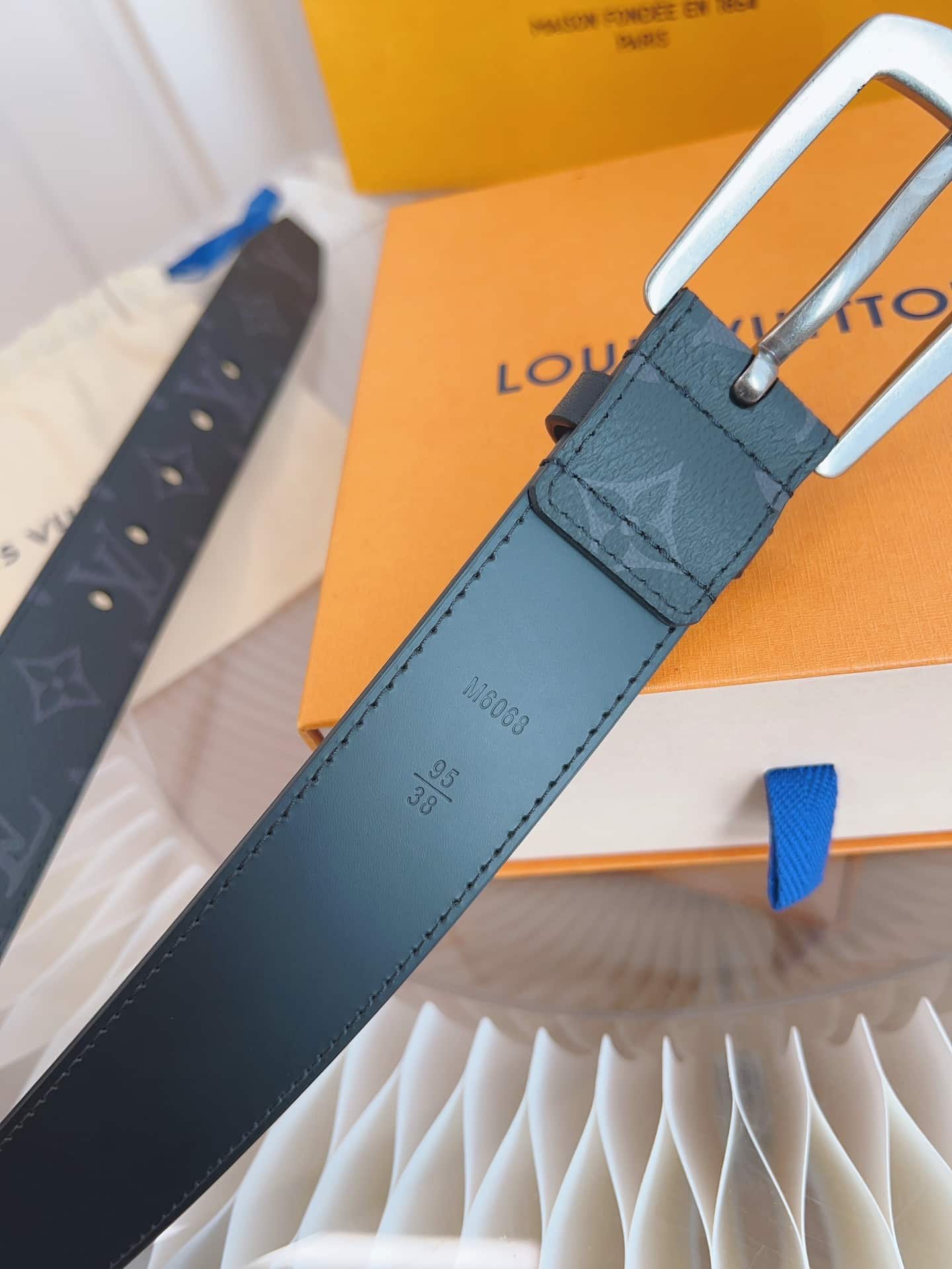 L0vis Vvtt0n Belt Monogram Leather Black Silver Hardware 35Mm