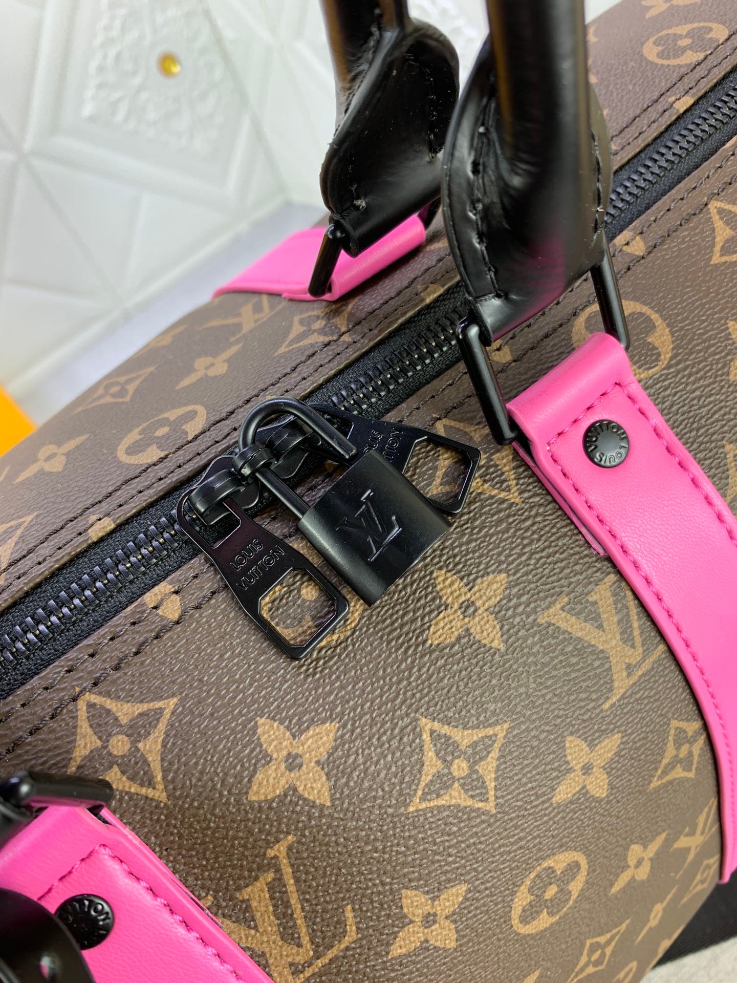 L0vis Vvtt0n Keepall Bandoulière 50 Brown And Pink Macassar Canvas