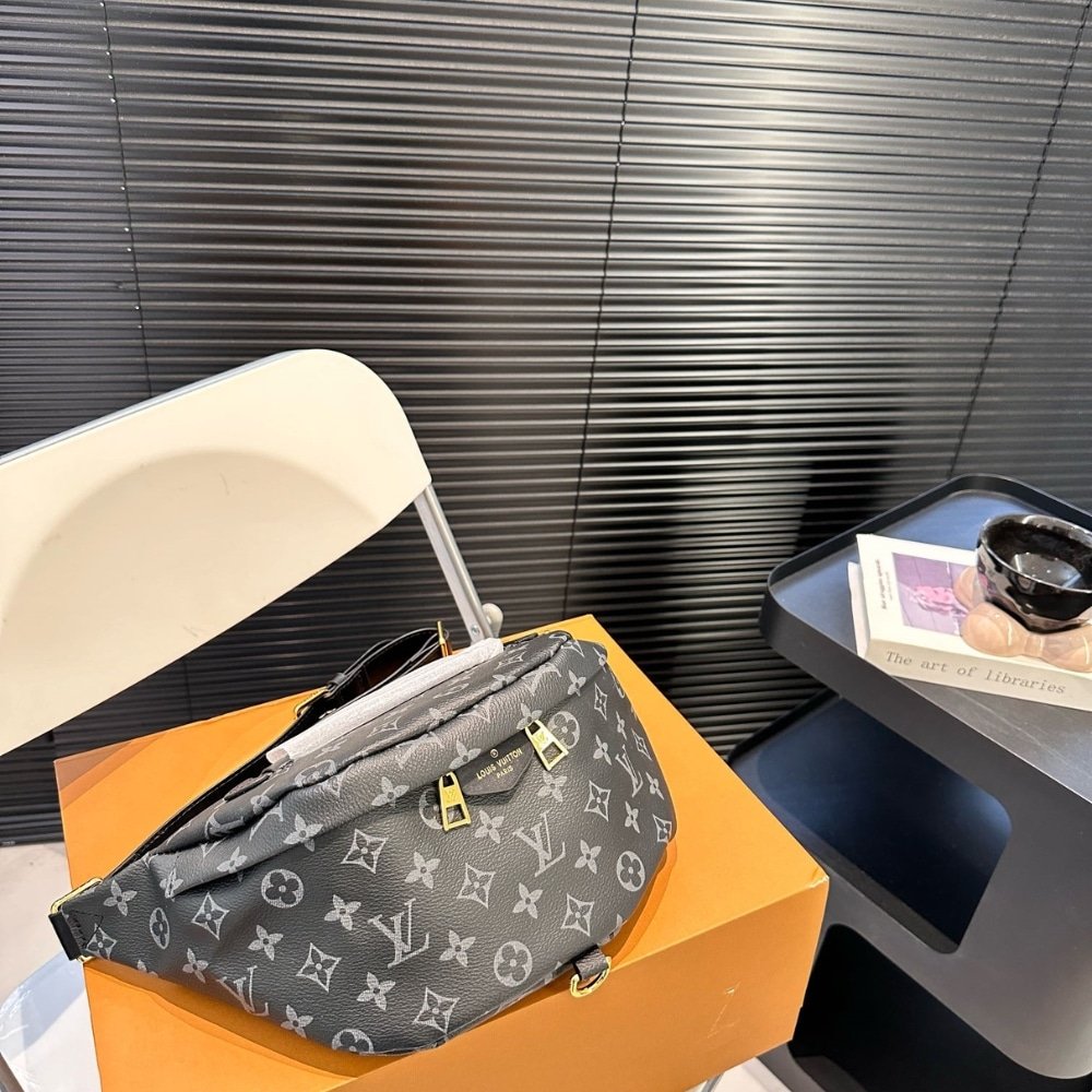 L0vis Vvtt0n Discovery Bumbag PM Monogram Eclipse Black 39Cm M46035