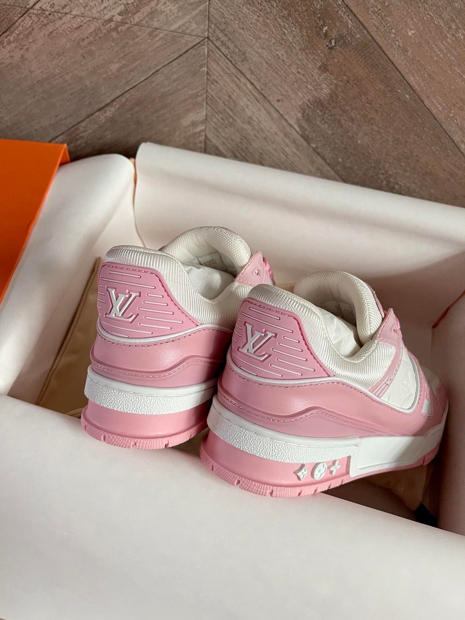 L0vis Vvtt0n Lv Trainer Sneaker Pink Rose 1Aboek