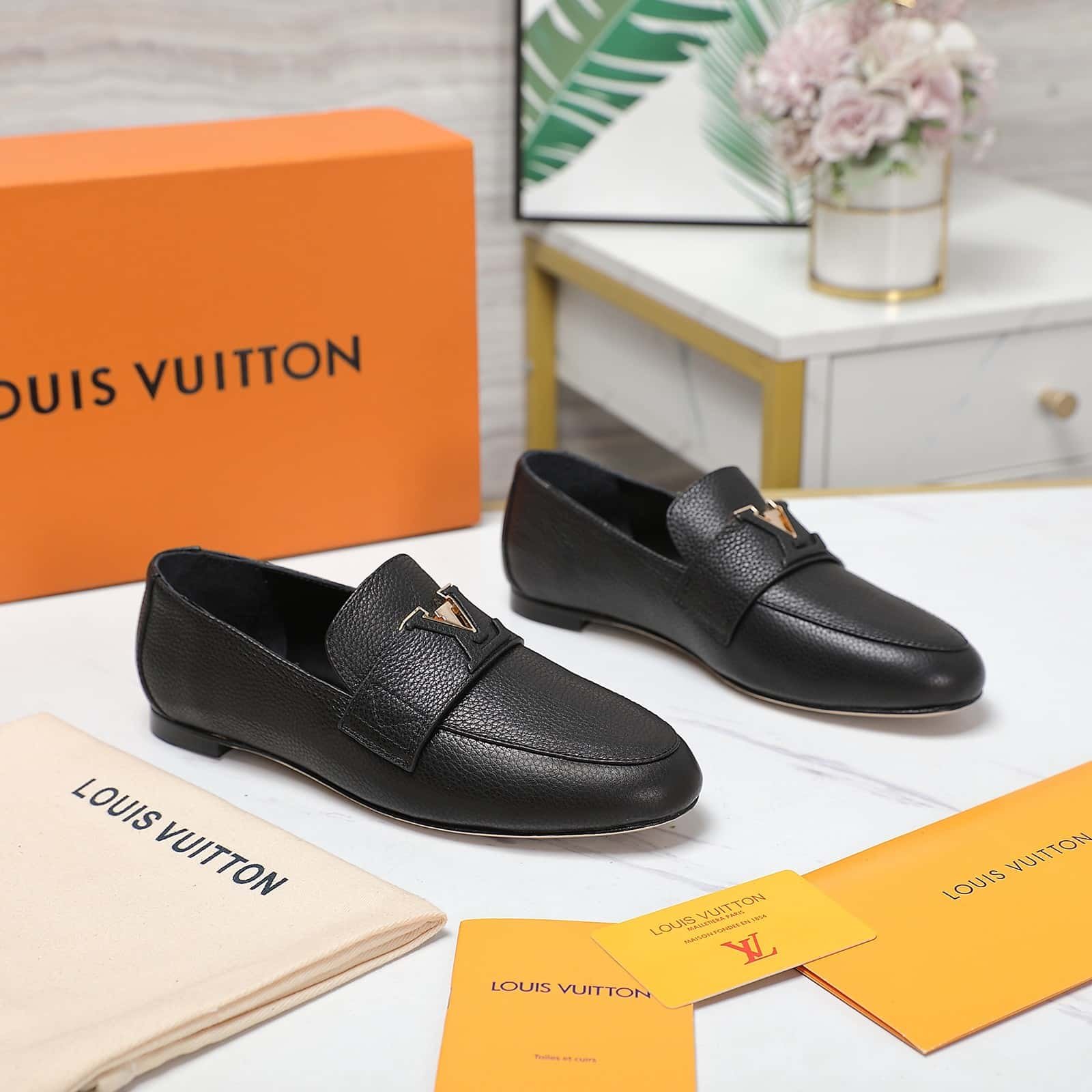 L0vis Vvtt0n Lv Capri Loafer Black 1Acay0
