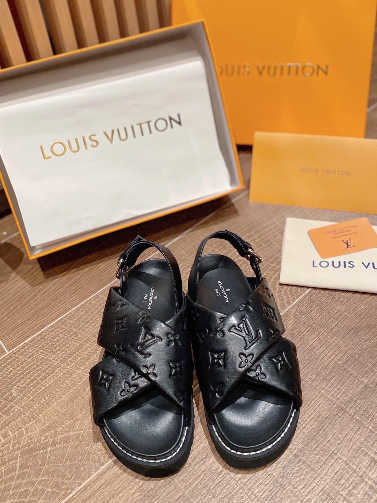 L0vis Vvtt0n Monogram Embossed Paseo Flat Comfort Sandals Black