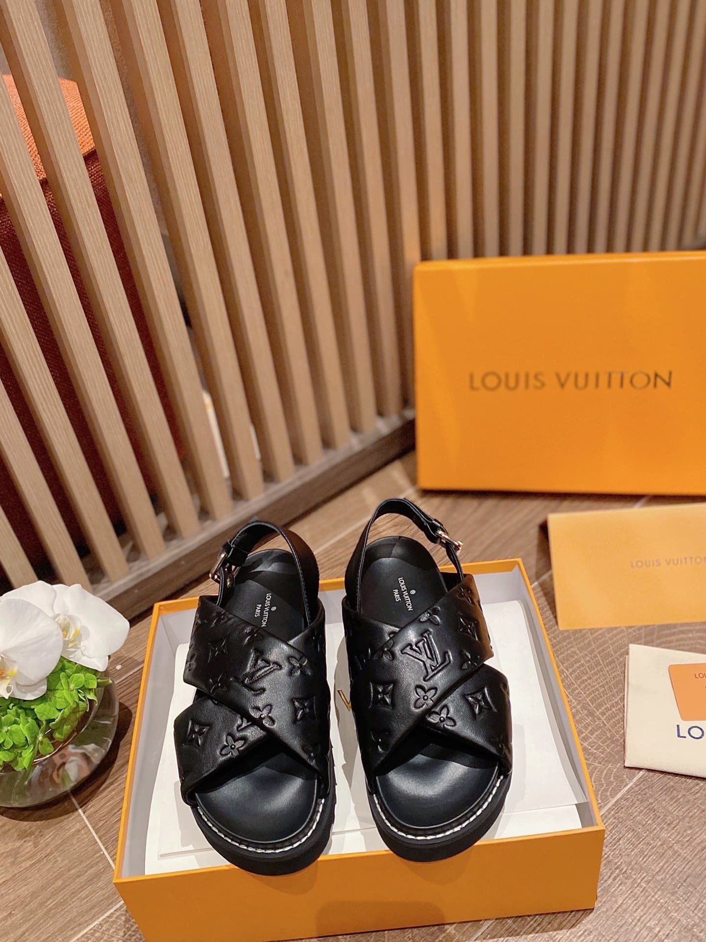 L0vis Vvtt0n Monogram Embossed Paseo Flat Comfort Sandals Black