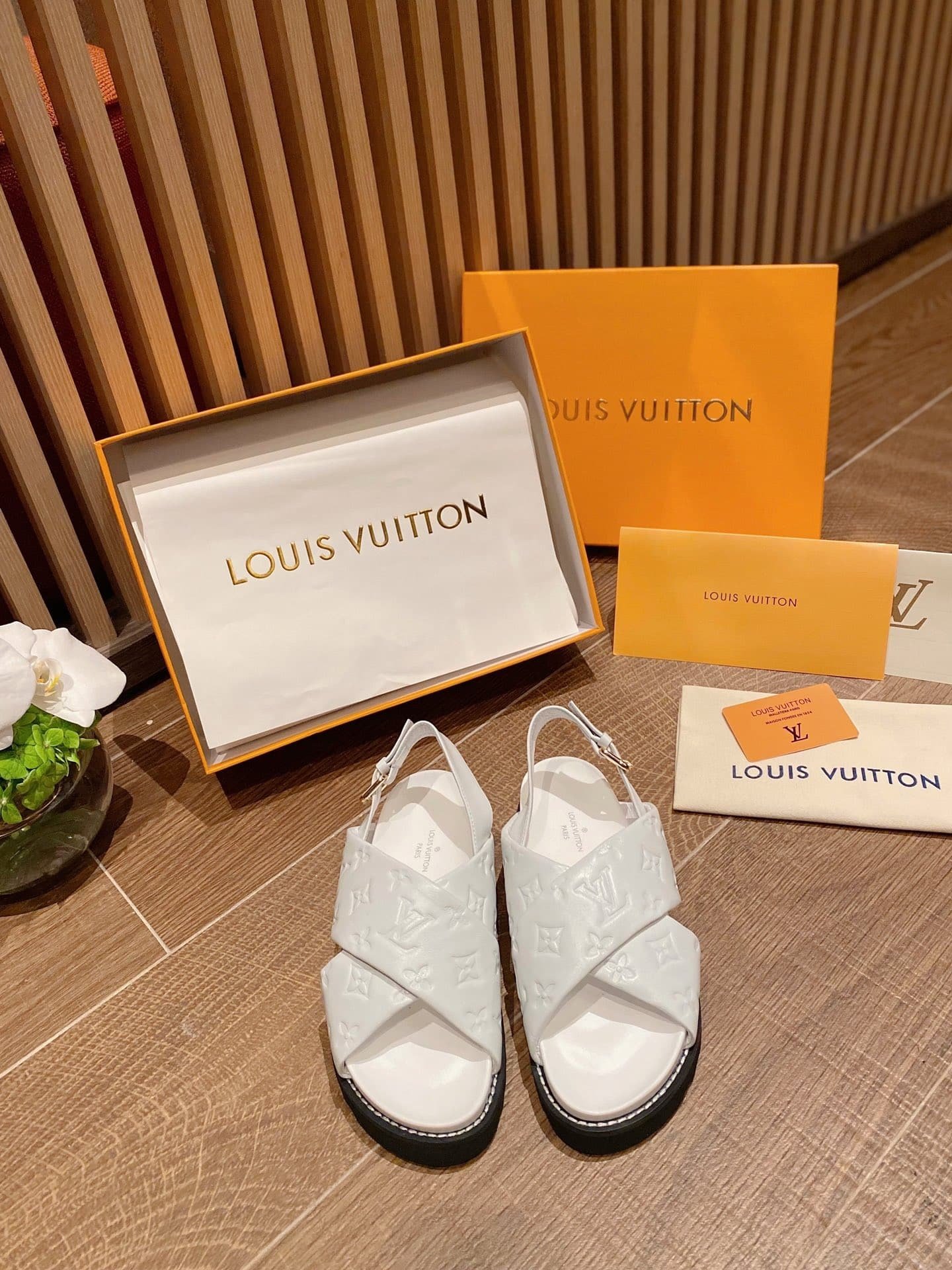 L0vis Vvtt0n Monogram Embossed Paseo Flat Comfort Sandals White
