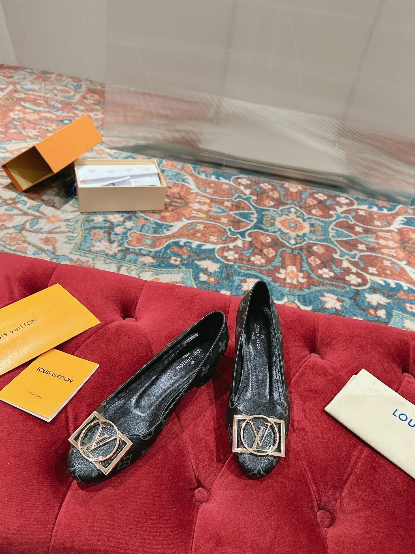 L0vis Vvtt0n Madeleine Pumps Monogram Black