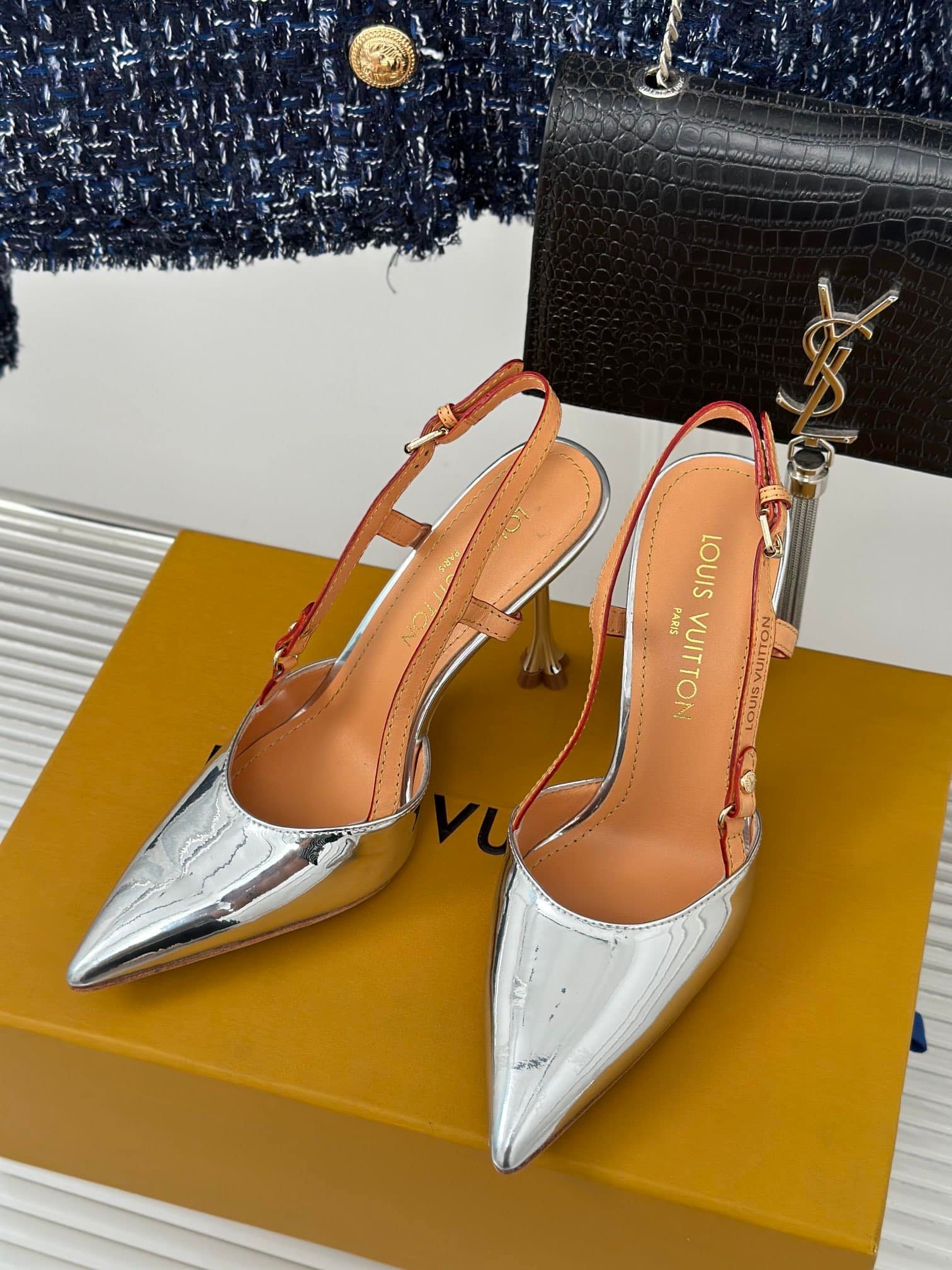 L0vis Vvtt0n Blossom Slingback Pump Silver