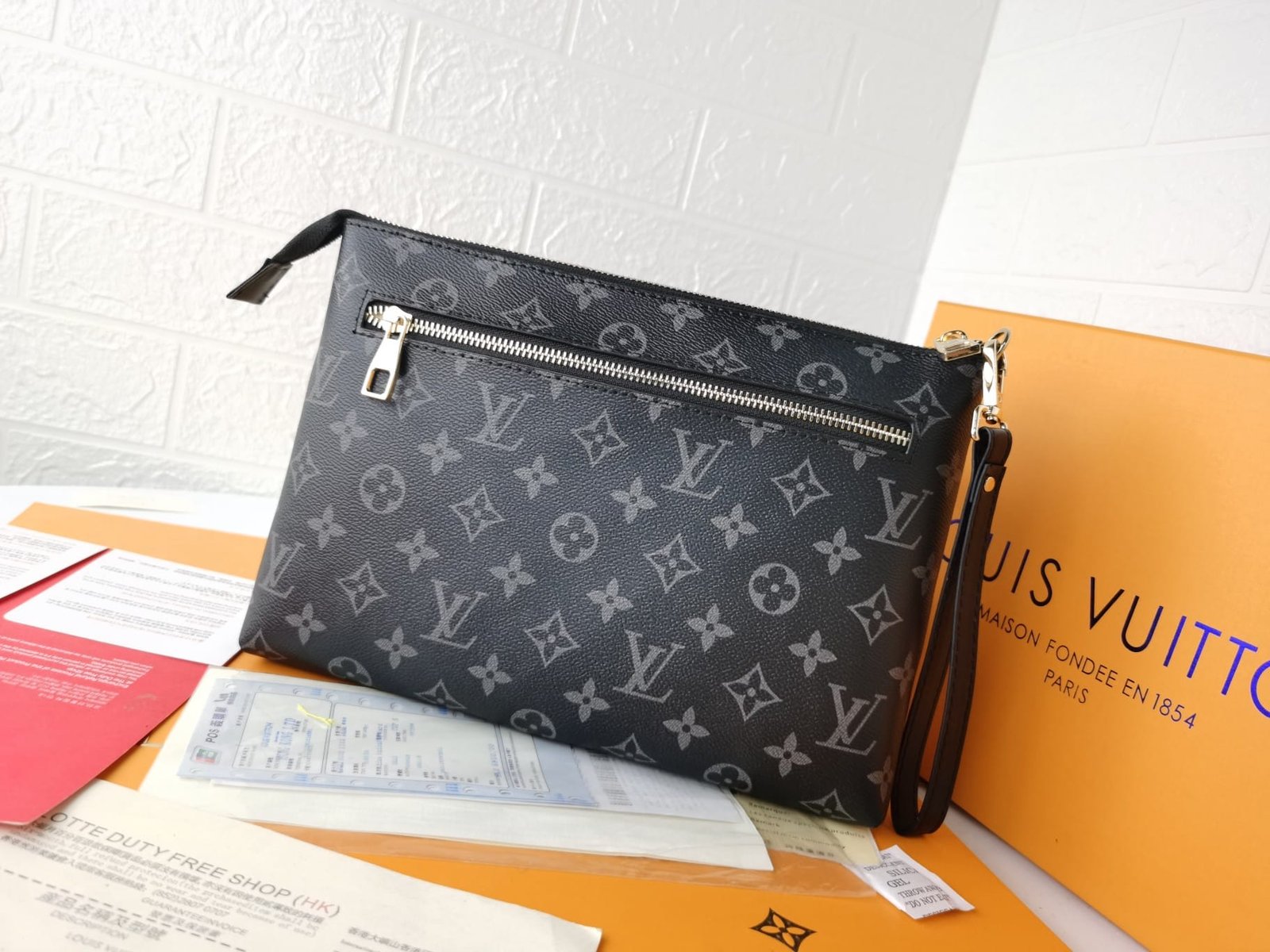 L0vis Vvtt0n Pochette Monogram Canvas Black 28Cm