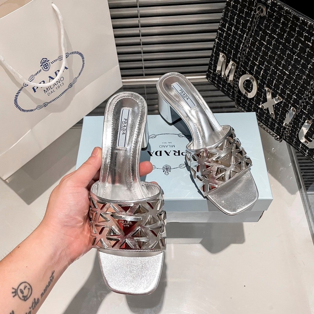 Pra*a Ciabatte Spazzolato Borchie Sandals Silver