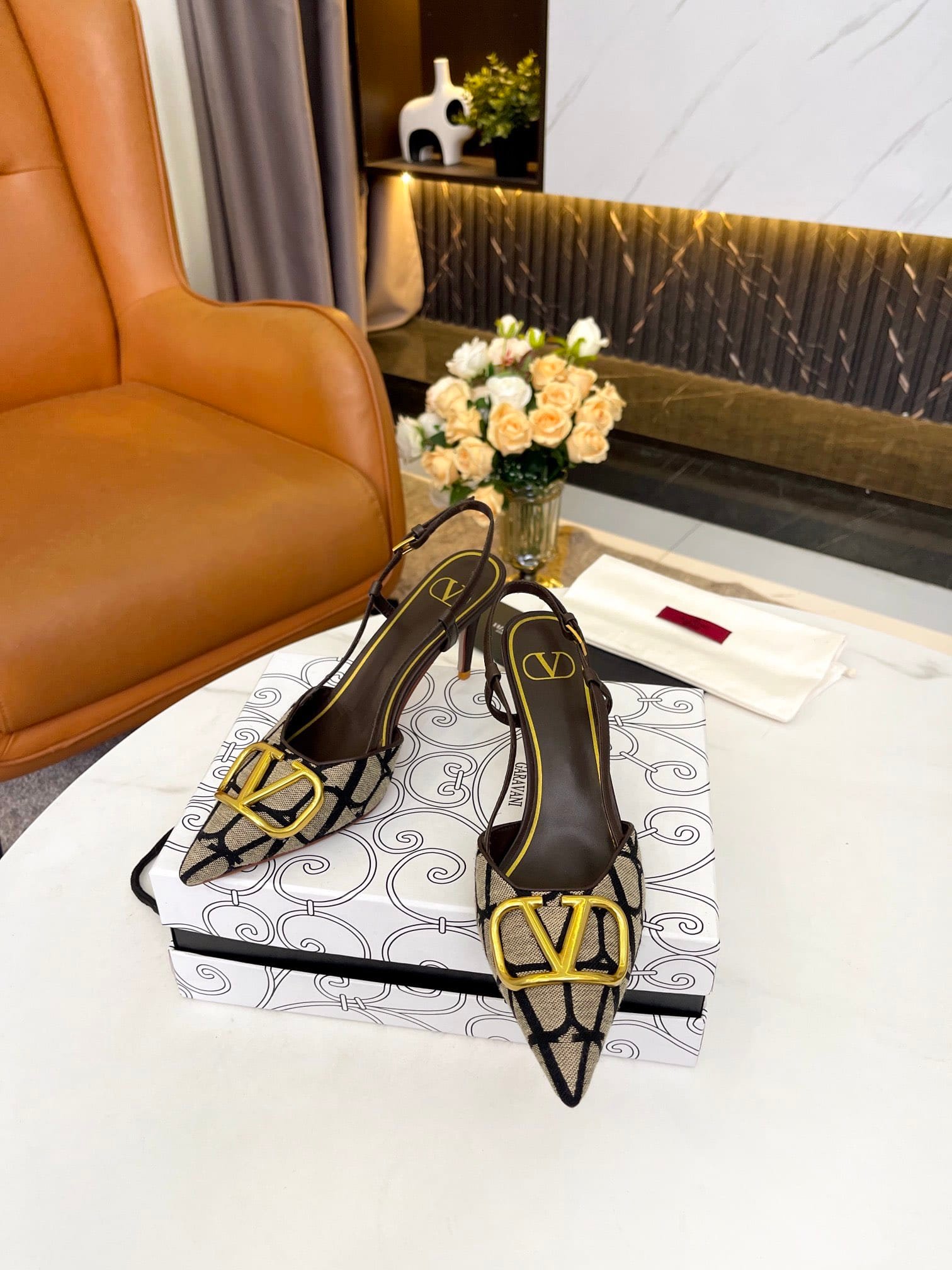 Va1e*ntin0 Garavani Vlogo Signature Slingback Pump In Toile Iconographe Black