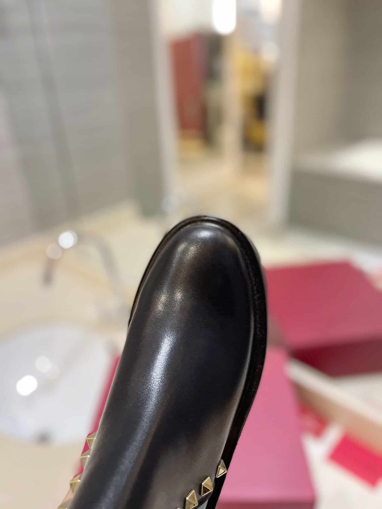 Va1e*ntin0 Garavani Uniqueform Calfskin Ankle Boot Black 1W2S0Cs0Mmd 0No